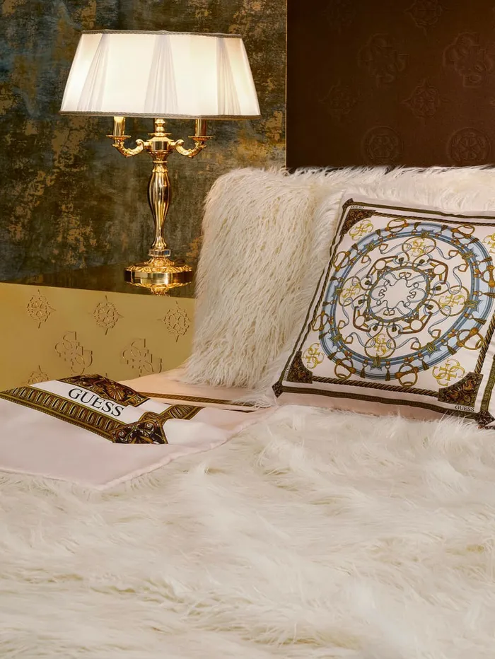 GUESS Home Women Helma Blanket Creme GUESS Home Women Helma Blanket Creme