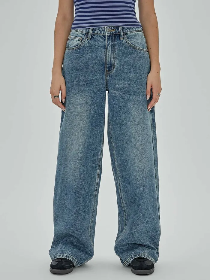 GUESS Jeans and Denim Women GUESS Originals Kit Flare Jeans Go Fez Medium Wash