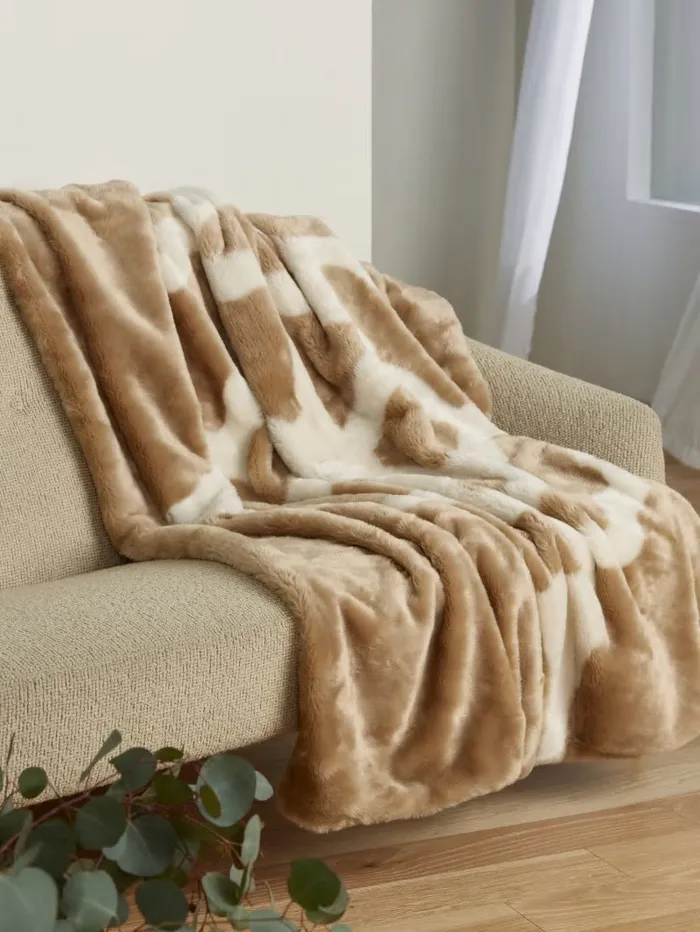 Home GUESS Women Peony FauxFur Blanket Beige Overflow