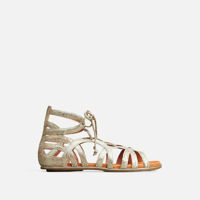 Kenneth Cole Break My Heart 3 Gold Women Gentle Souls
