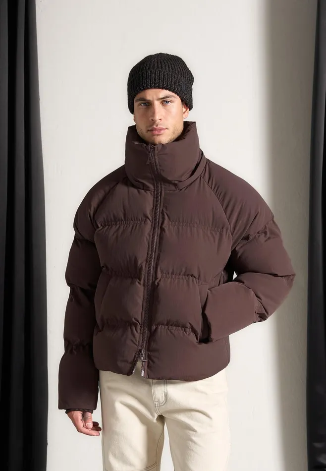 Men Manire De Voir Cropped Raglan Wrap Neck Puffer Jacket Brown