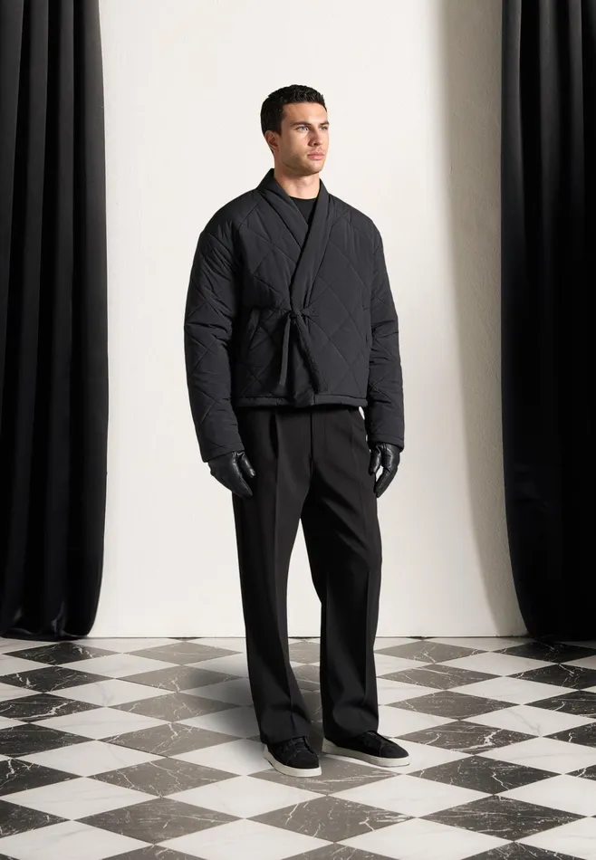 Men Manire De Voir Kimono Quilted Wrap Puffer Jacket Black