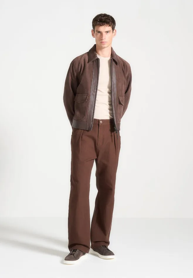Men Manire De Voir Relaxed Fit Pleated Gabardine Jeans Brown
