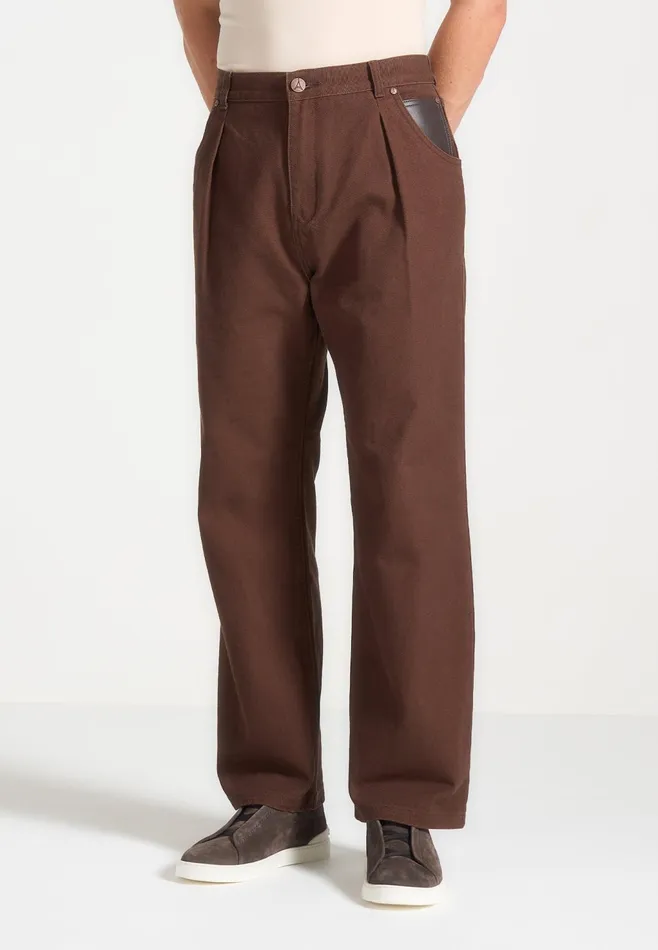 Men Manire De Voir Relaxed Fit Pleated Gabardine Jeans Brown