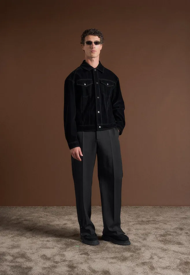Men Manire De Voir Velvet Contrast Stitch Trucker Jacket Black