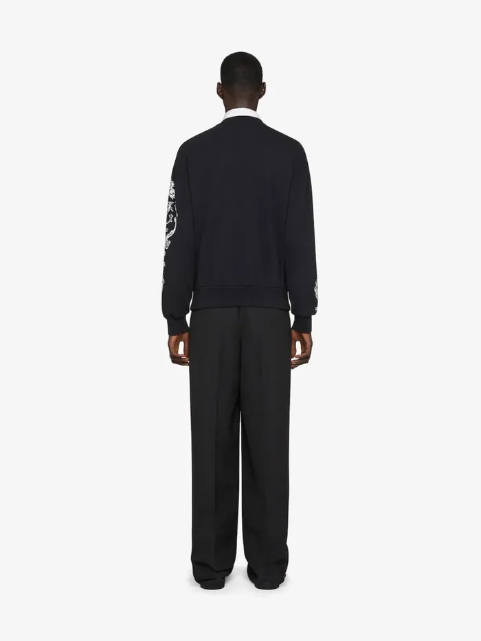 Men Sweatshirts and Hoodies Givenchy GIVENCHY Crest Boxy Fit Sweatshirt In Fleece Black