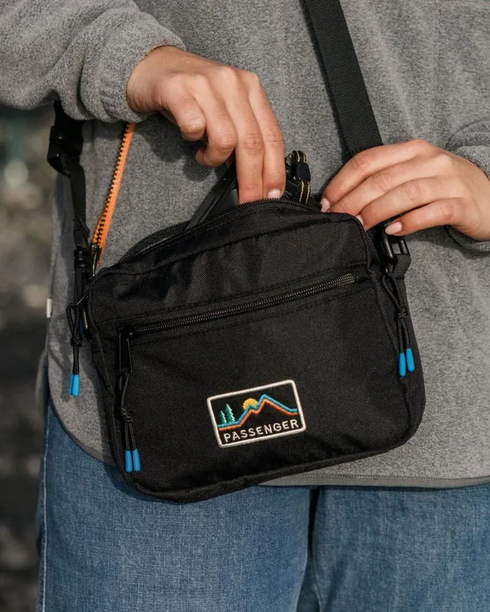 Passenger Backpacks and Bags Mainland Recycled Hip Pack Black Black 8211 WomenMen