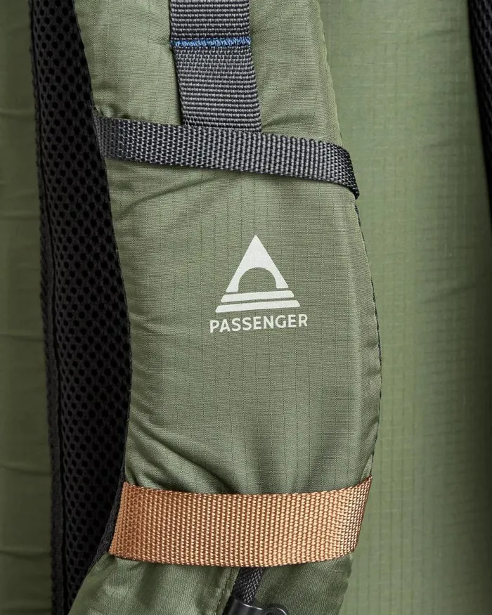 Passenger Backpacks and Bags Track Recycled 30L Backpack Fir Tree Fir Tree 8211 WomenMen