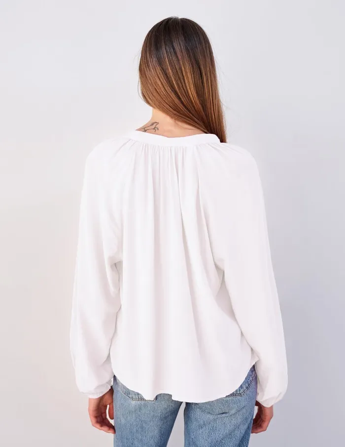 Sundry Clothing Shirting Women Women039s Long Sleeve Flowy Blouse In White White Sundry Clothing Shirting Women Women039s Long Sleeve Flowy Blouse In White White