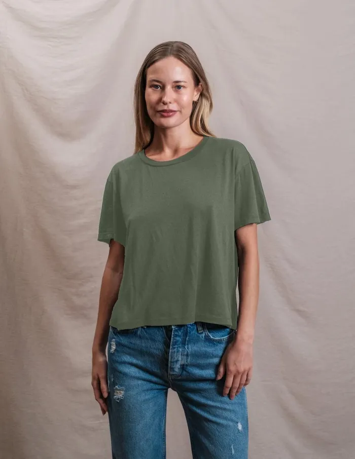 Sundry Clothing Tees Women Butter Soft Boxy Crop In Signature Green Signature Green Sundry Clothing Tees Women Butter Soft Boxy Crop In Signature Green Signature Green