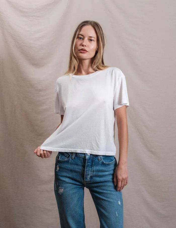 Sundry Clothing Tees Women Butter Soft Boxy Crop In White White Sundry Clothing Tees Women Butter Soft Boxy Crop In White White