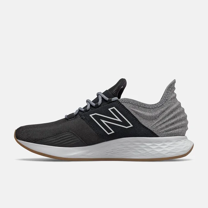 Walking New Balance Men Fresh Foam Roav Tee Shirt Black with Light Aluminum