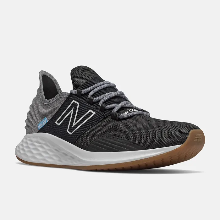 Walking New Balance Men Fresh Foam Roav Tee Shirt Black with Light Aluminum