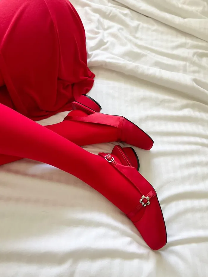 Women Mackie Heel Scarlet Satin Lisa Says Gah Heels