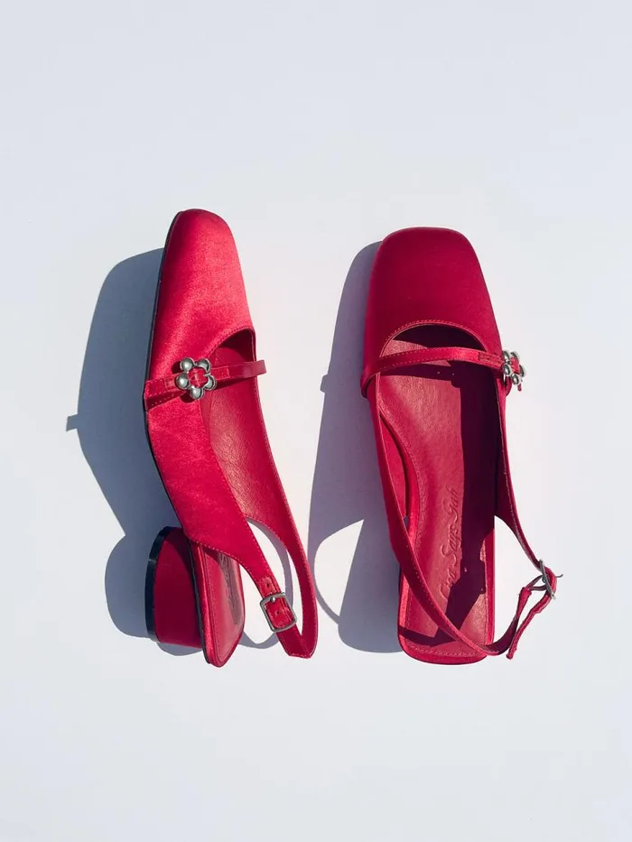 Women Mackie Heel Scarlet Satin Lisa Says Gah Heels