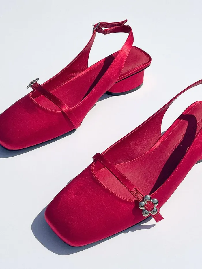 Women Mackie Heel Scarlet Satin Lisa Says Gah Heels