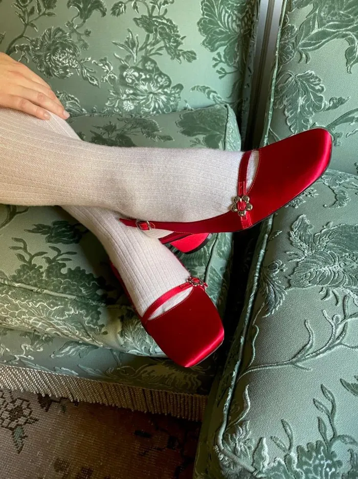 Women Mackie Heel Scarlet Satin Lisa Says Gah Heels
