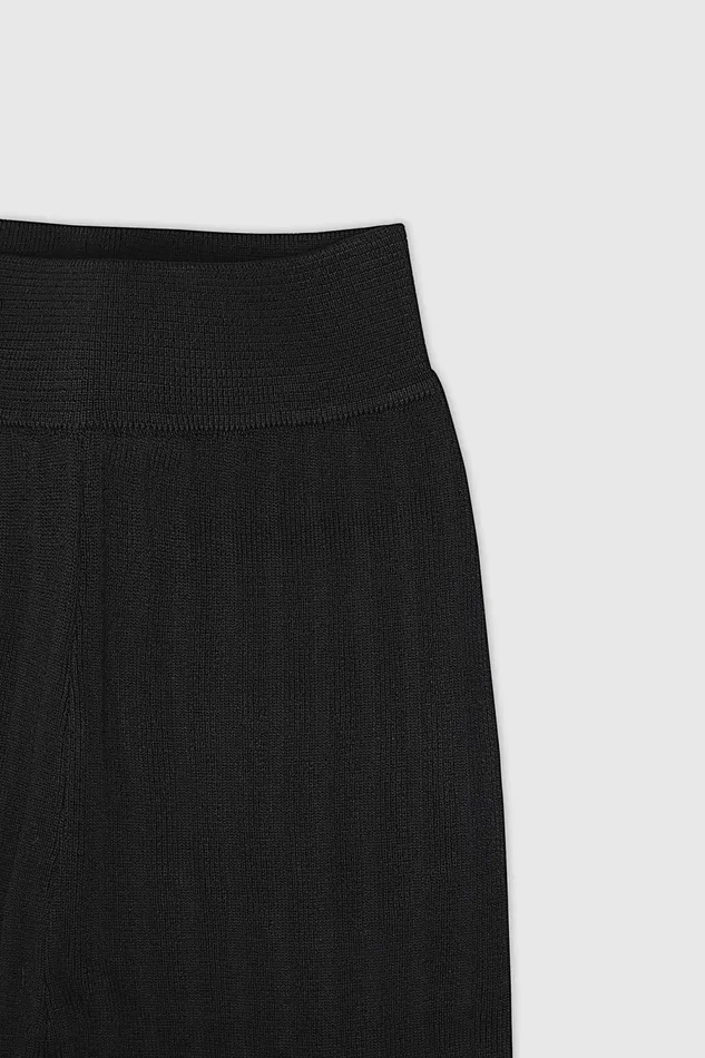 Women Manire De Voir Knitted Lace Up Leggings Black
